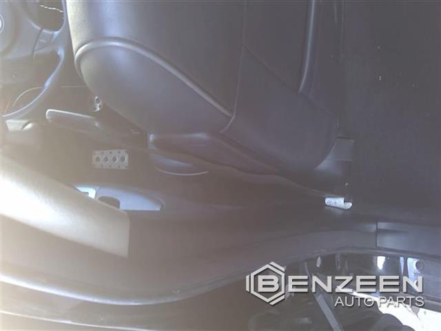 2004 Lexus IS 300 Front Seat Belt