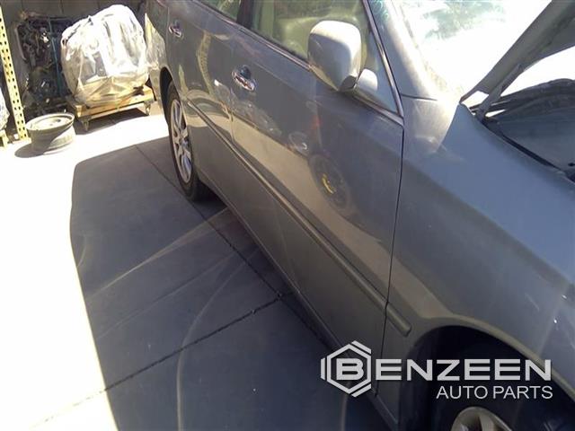 2005 Lexus ES 330 Front Door (Right)