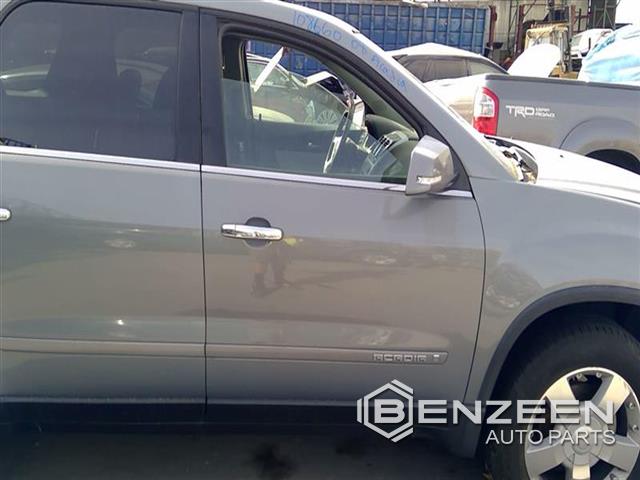 2007 GMC Acadia Front Door (Right)