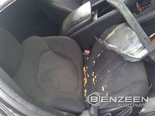 2015 Chrysler 200 Front Seat (Right)