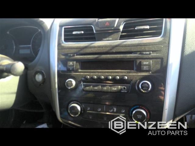 2014 Nissan Altima Radio / Amplifier