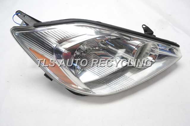 2004 Toyota Sienna Headlamp Assembly (Right)