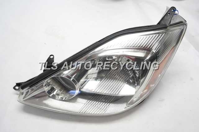 2004 Toyota Sienna Headlamp Assembly (Left)