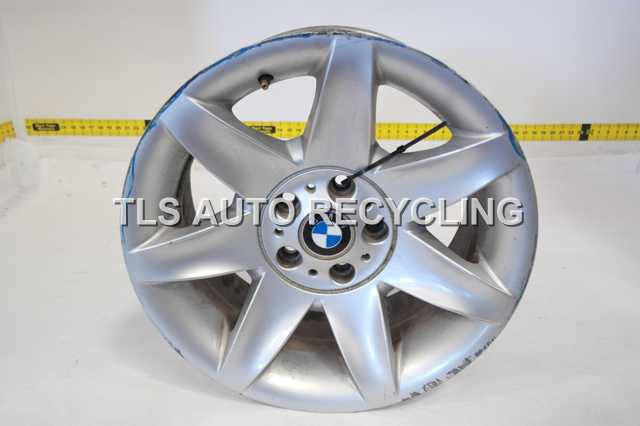 2002 BMW 525i Wheel / Rim