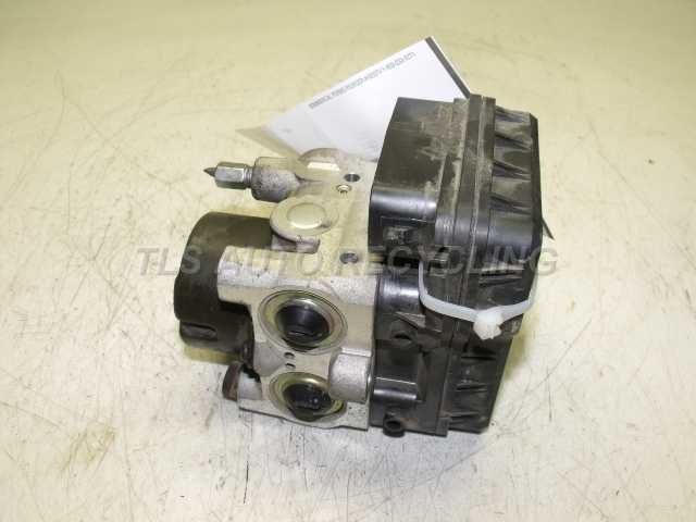 2003 Toyota MR 2 ABS Pump