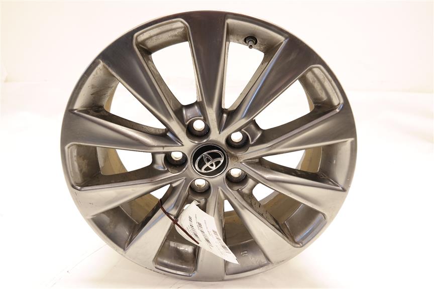 2017 Toyota Camry Hybrid Wheel / Rim (Left)