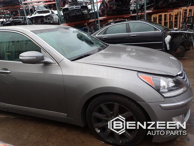 2011 Hyundai Equus Front Door (Right)