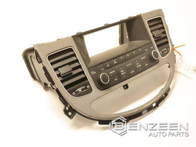 2012 Hyundai Genesis Radio / Amplifier