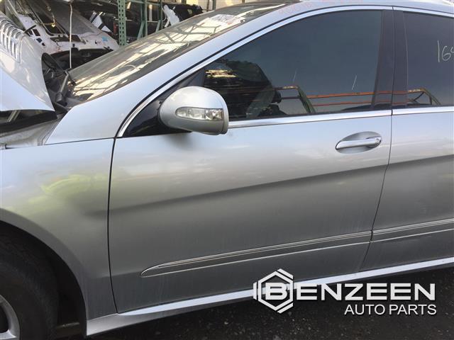 2006 Mercedes-Benz R500 Front Door (Left)