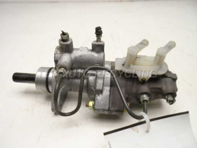 2005 Toyota Sienna Brake Master Cylinder