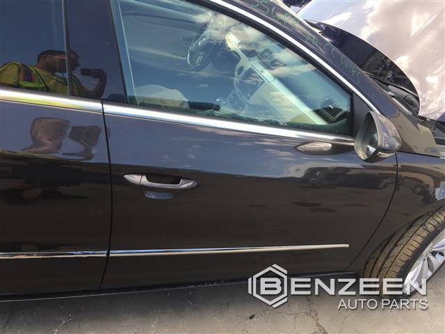2009 Volkswagen CC Front Door (Right)