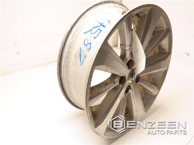 2009 Toyota Highlander Hybrid Wheel / Rim (Left)