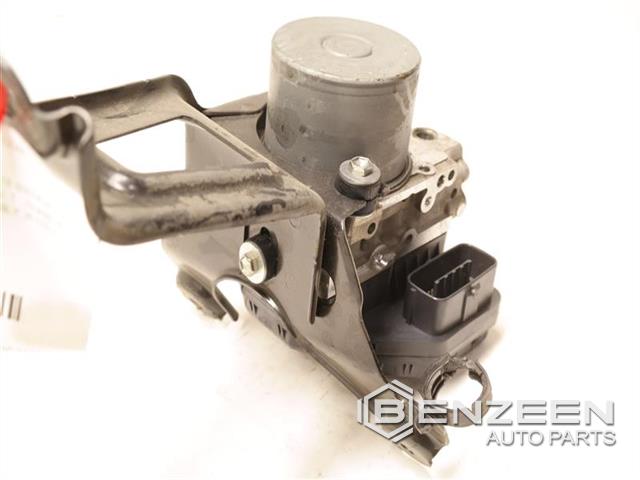 2015 Toyota Sienna ABS Pump