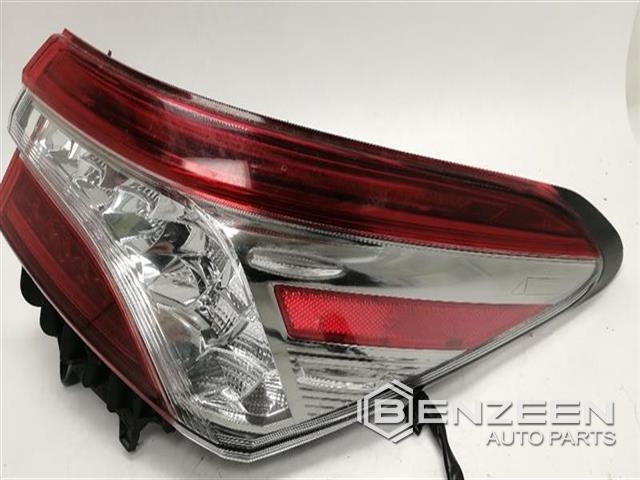 2018 Toyota Camry Hybrid Tail Lamp (Right)