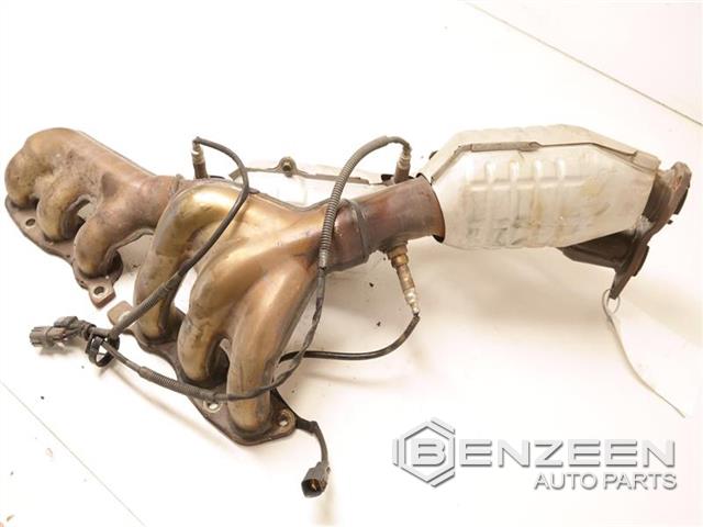 2004 Lexus IS 300 Exhaust Manifold