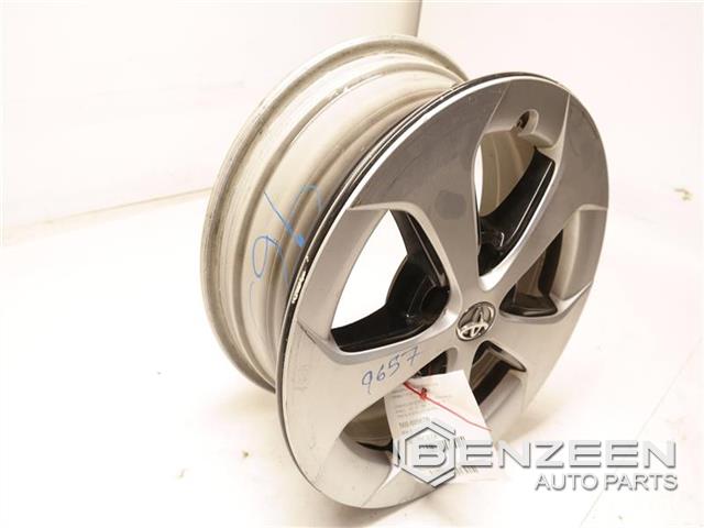 2014 Toyota Prius Wheel / Rim