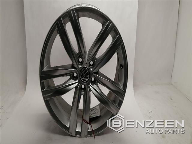 2015 Volkswagen Golf Wheel / Rim (Left)