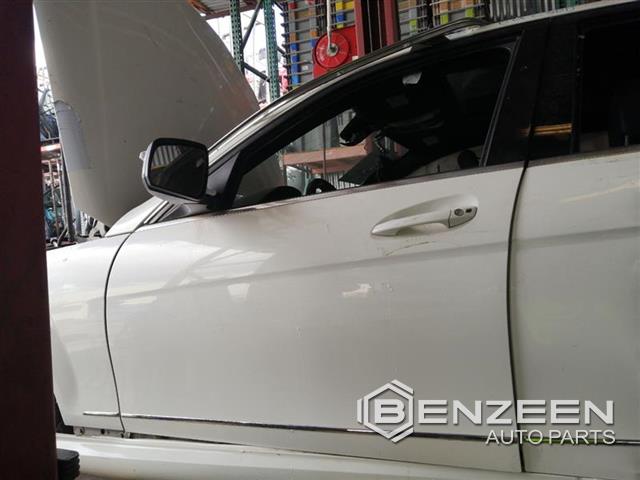 2009 Mercedes-Benz C300 Front Door (Left)