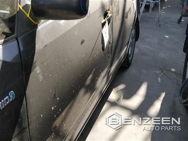 2005 Toyota Prius Front Door (Left)