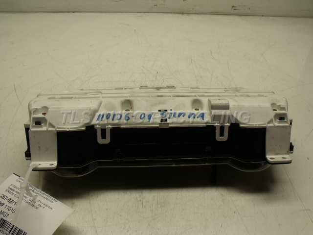 2004 Toyota Sienna Speedometer / Head Cluster