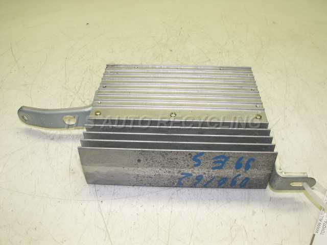 1999 Lexus ES 300 Radio / Amplifier