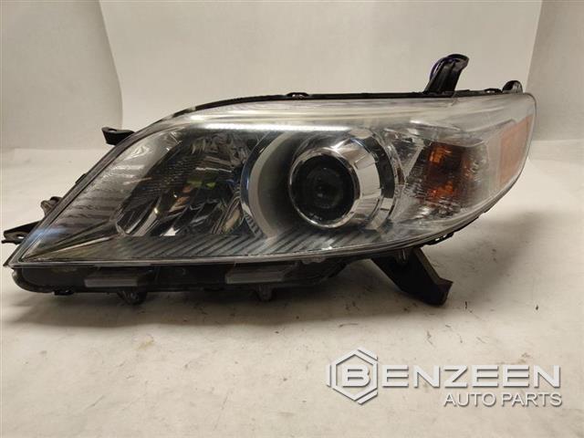 2016 Toyota Sienna Headlamp Assembly (Left)