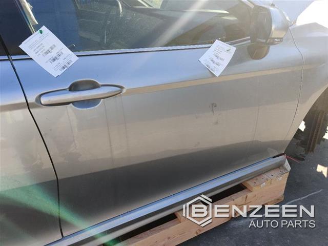 2018 TOYOTA Camry Hybrid Front Door (Right)