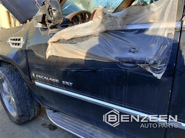 2007 Cadillac Escalade Front Door (Left)