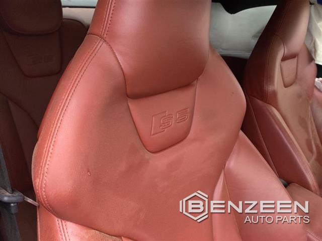 2009 Audi S5 Front Seat (Right)