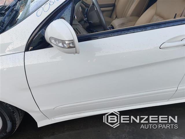 2006 Mercedes-Benz R350 Front Door (Left)