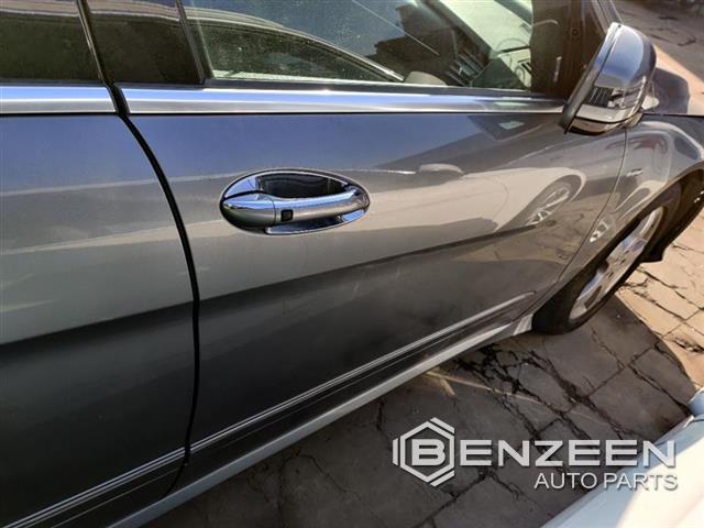 2011 Mercedes-Benz R350 Front Door (Right)