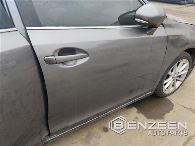 2011 Lexus CT 200H Front Door (Right)