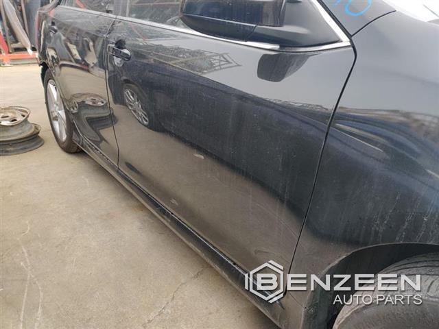 2012 Toyota Camry Hybrid Front Door (Right)