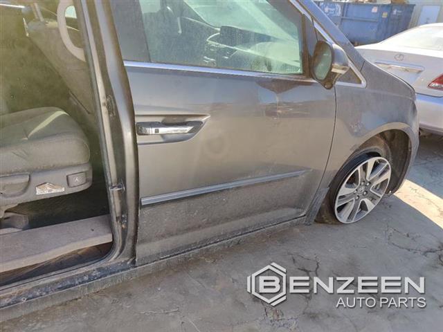 2013 Honda Odyssey Front Door (Right)