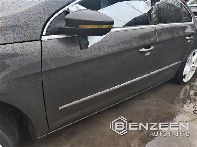 2010 Volkswagen CC Front Door (Left)
