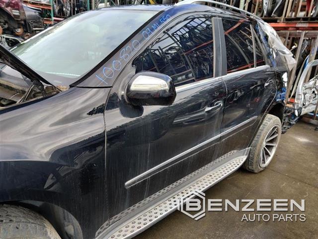 2006 Mercedes-Benz ML550 Front Door (Left)