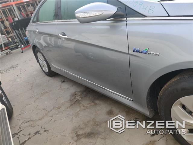 2011 Hyundai Sonata Front Door (Right)
