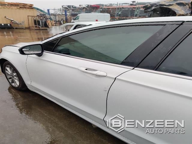 2016 Ford Fusion Front Door (Left)