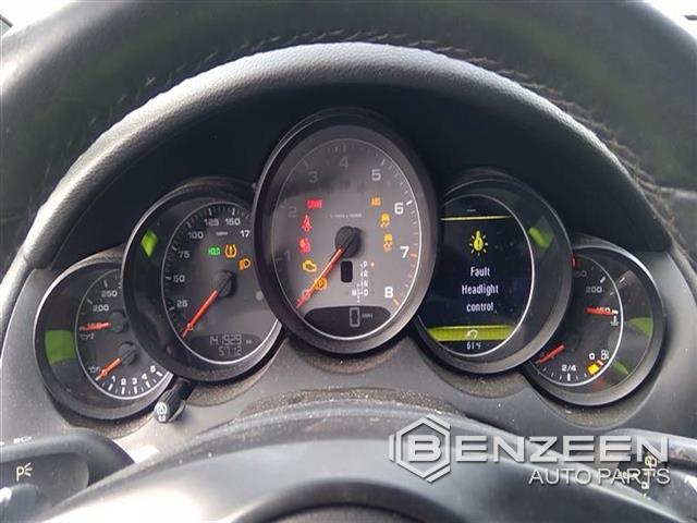 2011 Porsche Cayenne Speedometer / Head Cluster