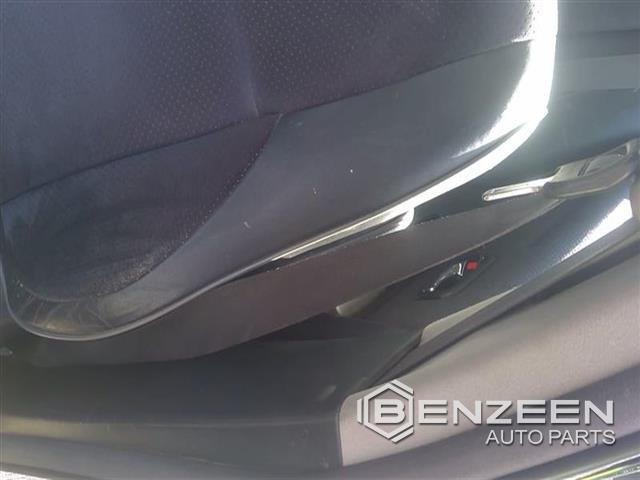 2005 Lexus IS 300 Front Seat Belt
