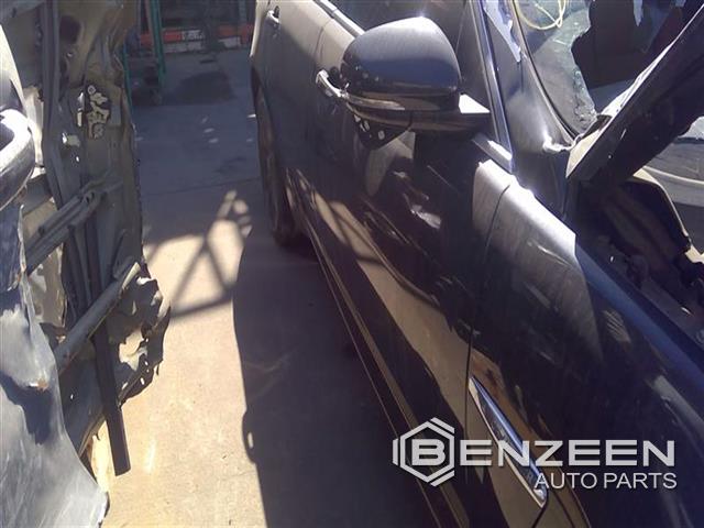 2009 Jaguar XF Front Door (Right)