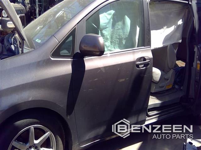 2011 Toyota Sienna Front Door (Left)