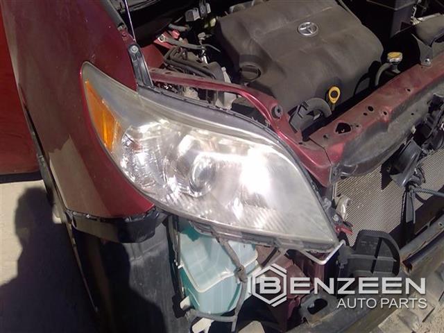 2013 Toyota Sienna Headlamp Assembly (Right)