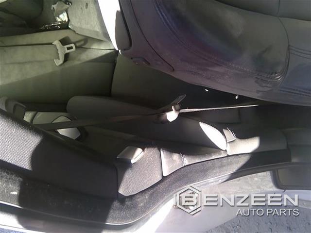 2009 BMW M3 Front Seat Belt