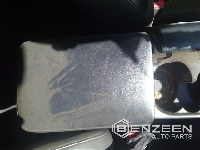2013 Lexus CT 200H Console Front