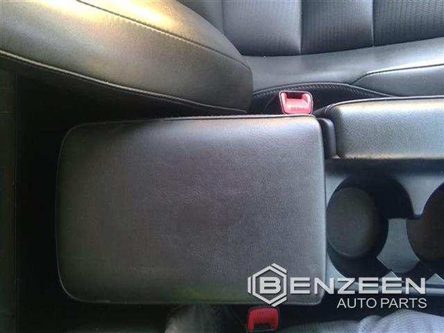 2013 Lexus CT 200H Console Front