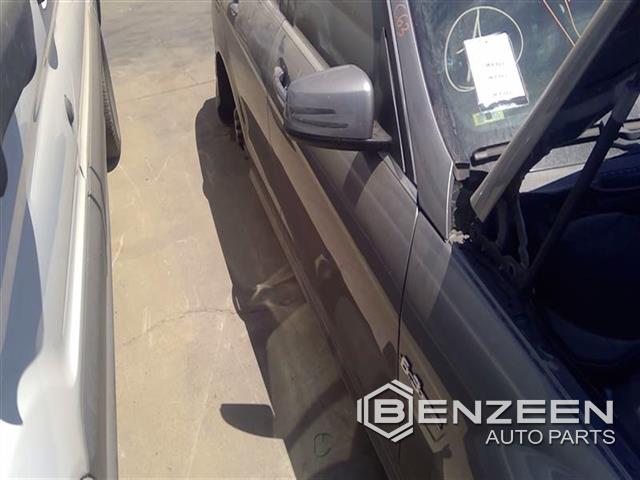 2008 MERCEDES-BENZ C63 Front Door (Right)