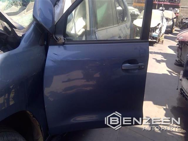 2009 Toyota Land Cruiser Front Door (Left)